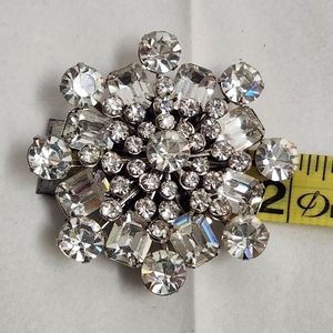 Vintage rhinestone Starburst pin 2" lots of SPARKLE ✨️ 💖